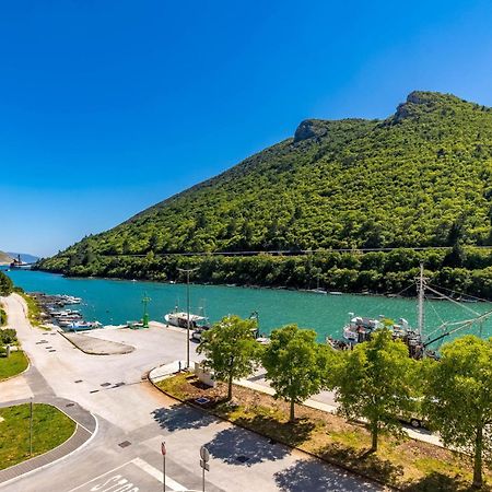 Seafront Villa Andrijana - Happy Rentals Plomin Exterior photo