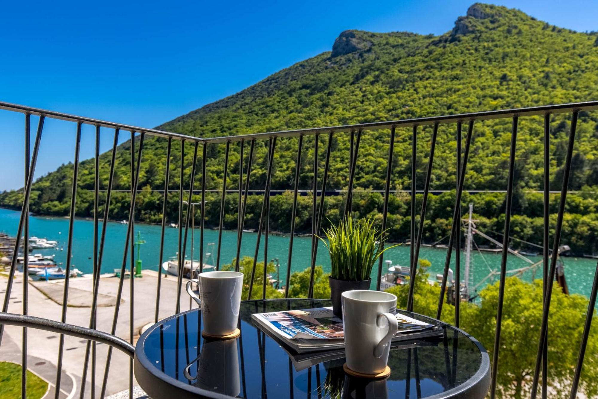 Seafront Villa Andrijana - Happy Rentals Plomin Exterior photo