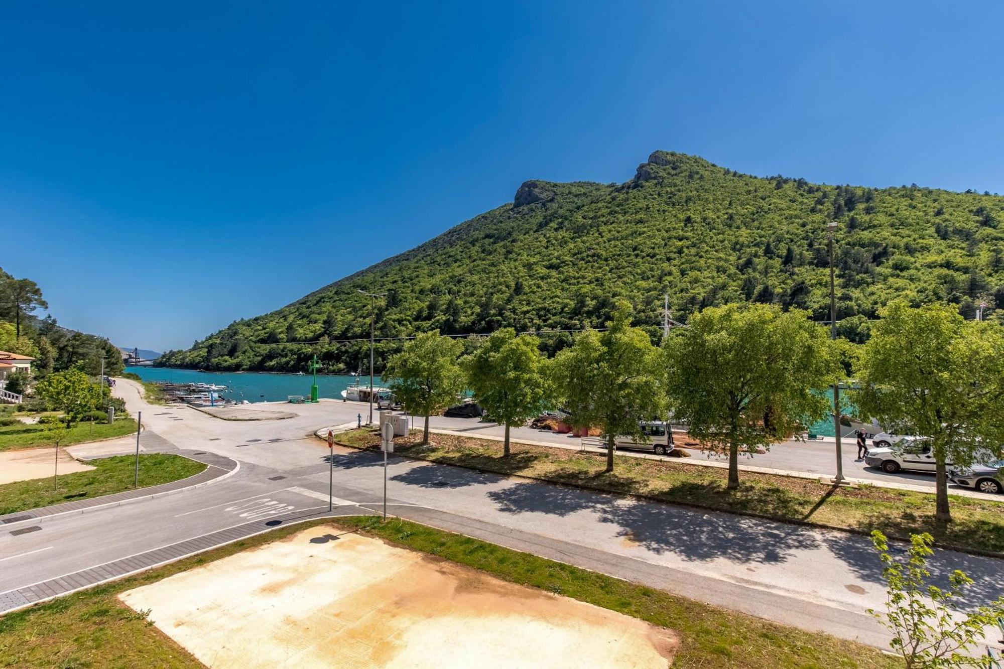 Seafront Villa Andrijana - Happy Rentals Plomin Exterior photo